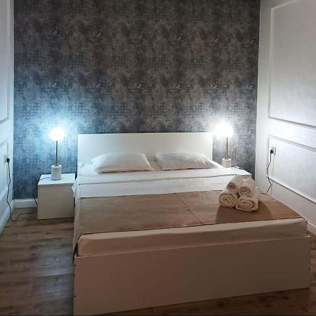 אלמטי Riverside Boutique Hotel מראה חיצוני תמונה