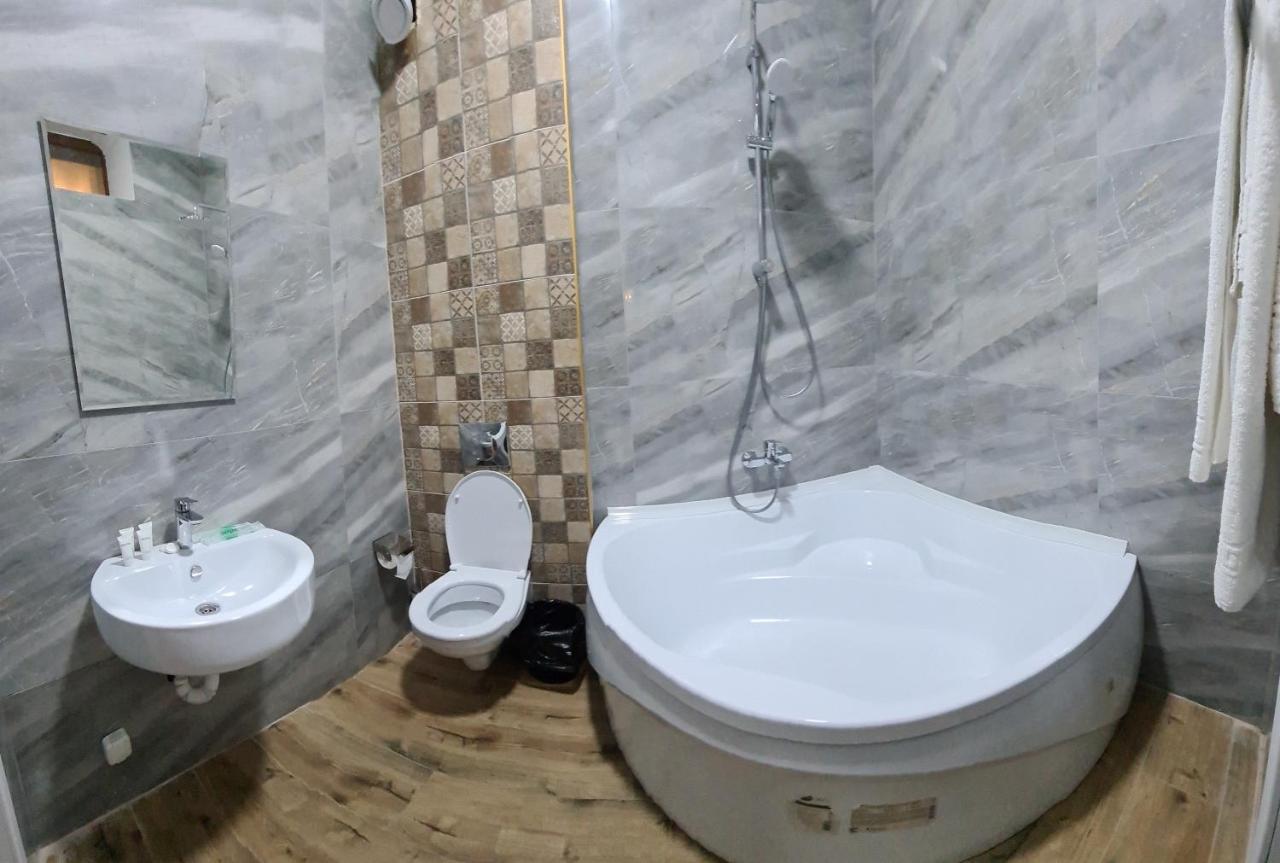 אלמטי Riverside Boutique Hotel מראה חיצוני תמונה
