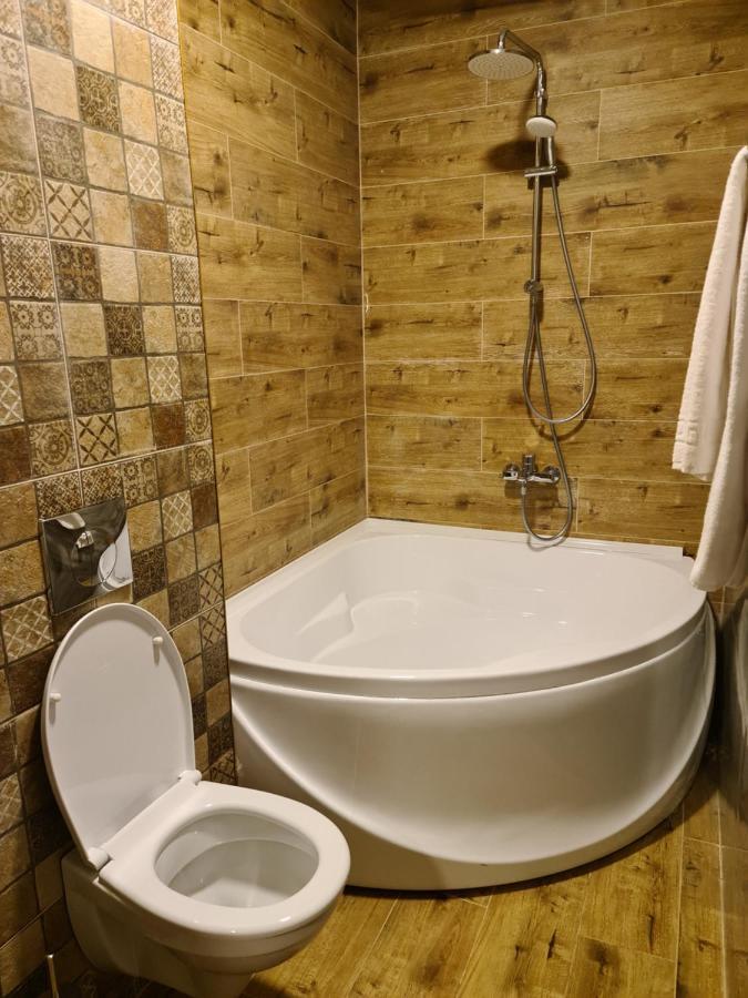 אלמטי Riverside Boutique Hotel מראה חיצוני תמונה